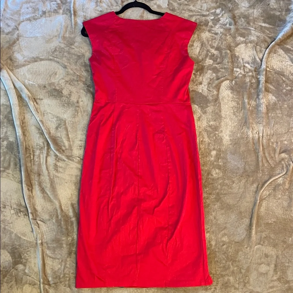 Elegant Red Midi Dress with Square Neckline - Picture 5 of 7